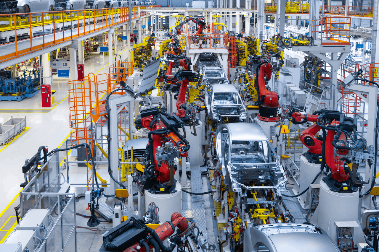 linea produccion automoviles nuevos soldadura automatizada carrocerias linea produccion brazo robotico linea produccion automoviles funcionando - La inteligencia artificial en el sector de la automoción