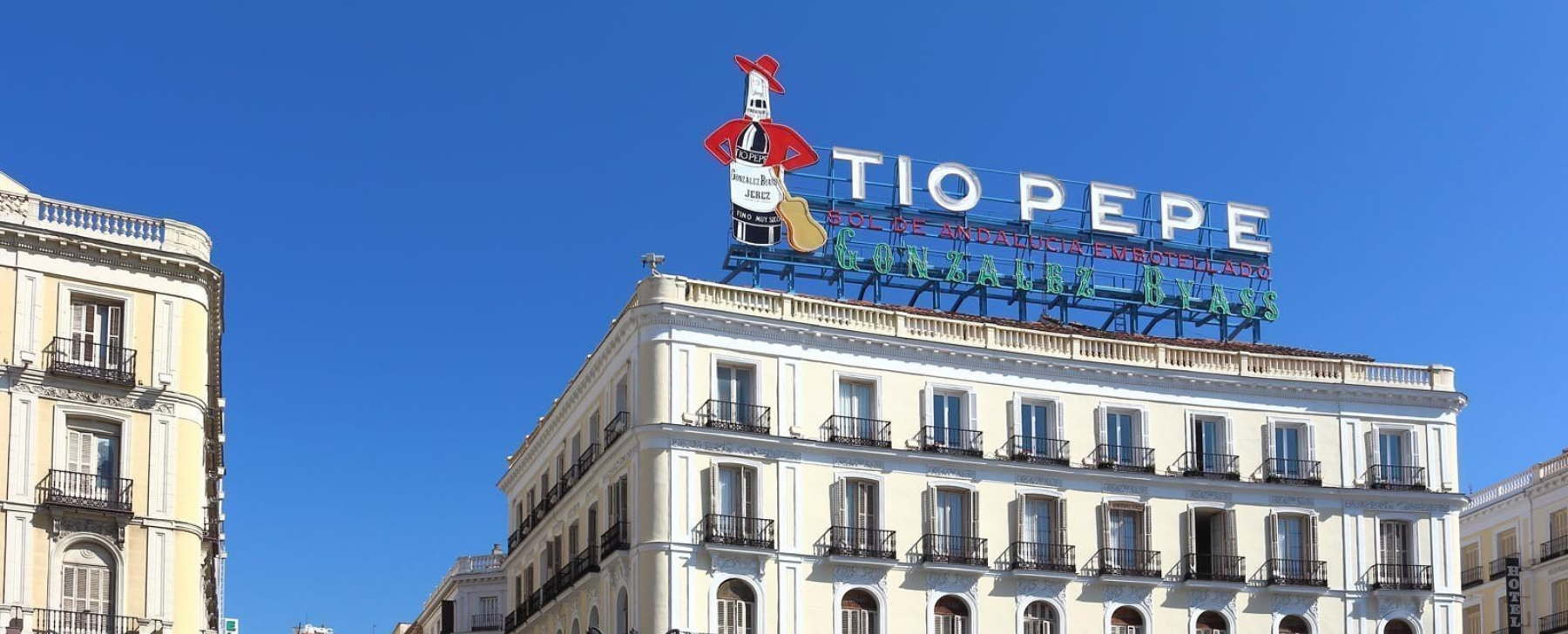 El cartel del Tío Pepe ilumina Madrid