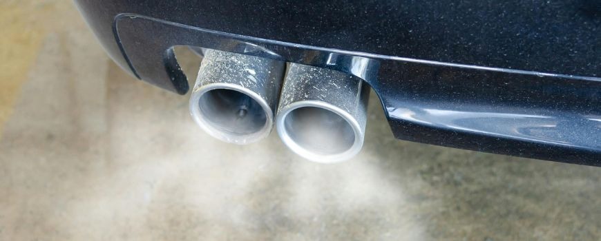 77 - ¿Qué significa el color del humo que sale del escape de tu coche?