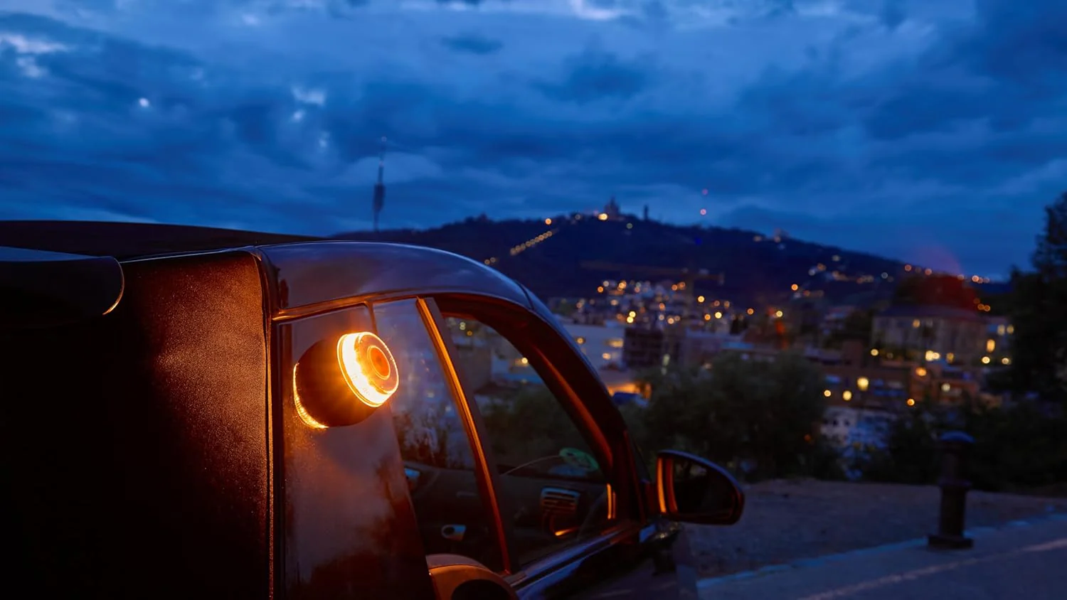 ¡Se jubilan los triángulos! La baliza V16 toma el relevo en 2026 71UuRebfuSL. AC SL1500 f8d628dc 48bb 4961 aa8a 8da0a2a98e79 - ¡Se jubilan los triángulos! La baliza V16 toma el relevo en 2026