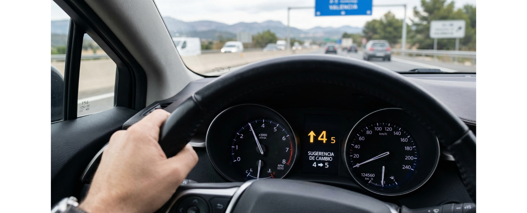 El gran engaño del chivato de las marchas: por qué tu coche te está mintiendo a la cara