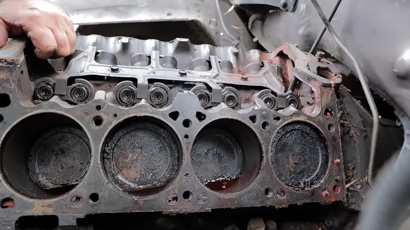 motor gripado - &iquest;Cu&aacute;nto tiempo puedo conducir con el testigo de aceite encendido?